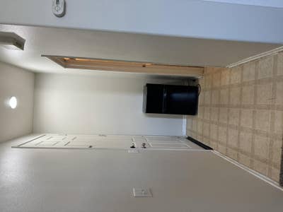 Private room with its own entrance & restroom  Main Photo