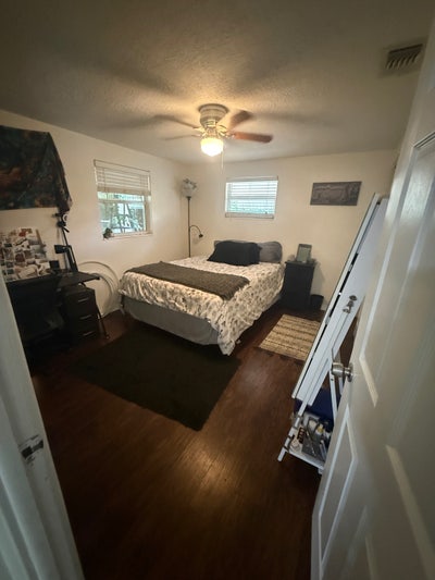 Private Room in Fully Furnished House / New Port R Main Photo