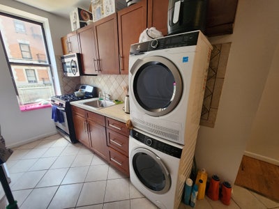 Female Students Looking for Female Roommates Main Photo