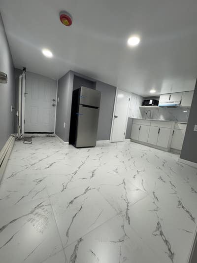 Brand New priviate Studio + laundry, 7 mins subway Main Photo