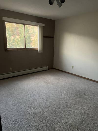 1 bedroom with attached bathroom  Main Photo