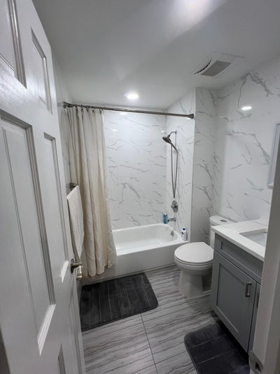 $1,350 - One Bedroom Available in Lawrence Main Photo