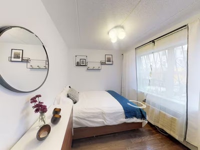 Lovely Room in a Great Neighborhood Main Photo