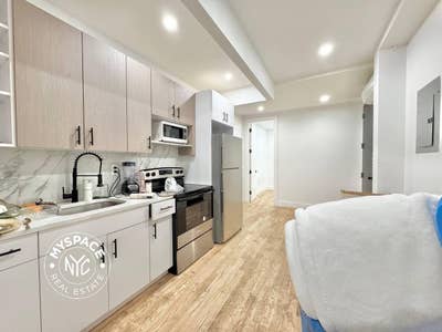 #1172 4Bd 3Ba | Duplex & Private Bath Opportunity  Main Photo