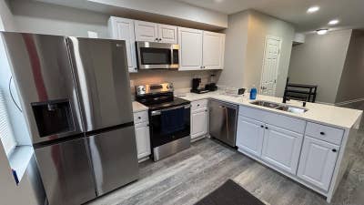  MoveIn Ready Private Rooms |  Utilities, Professi Main Photo