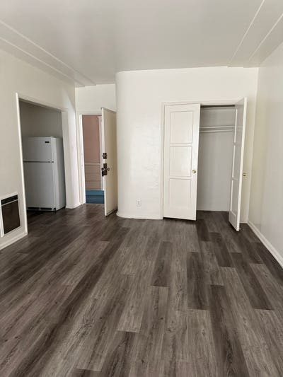 Great Studio (not 1bed) 1st floor  Main Photo