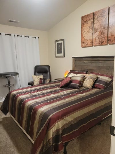 Comfortable bedroom along with a personal bathroom Main Photo