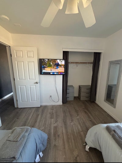 Nice remodeled room Main Photo