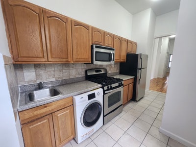 King size room at 138th/Broadway-W/D Main Photo