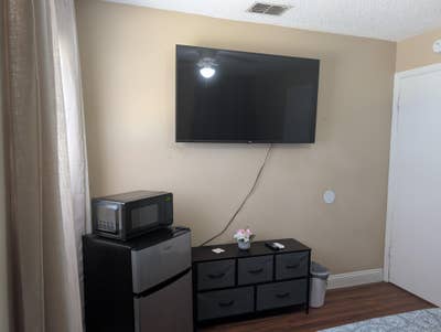 Furnished Room Main Photo