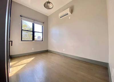 Large four bedroom / two bathroom flat  Main Photo