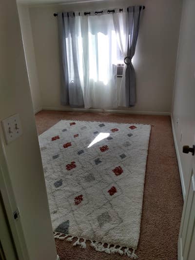 Room for rent w/priavte bath & entrance (Rosedale) Main Photo
