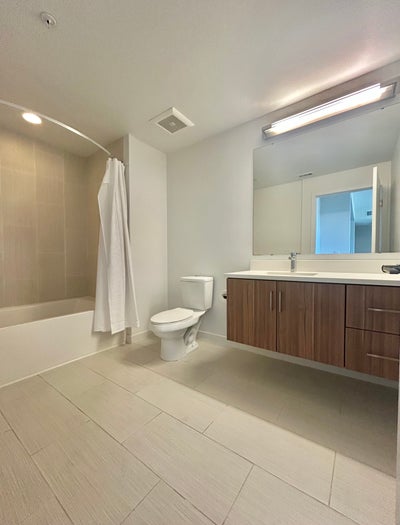 Room and private bathroom  Main Photo
