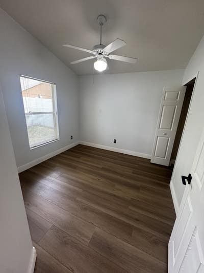 $900 All in Ready to Move in by Valencia East :)  Main Photo