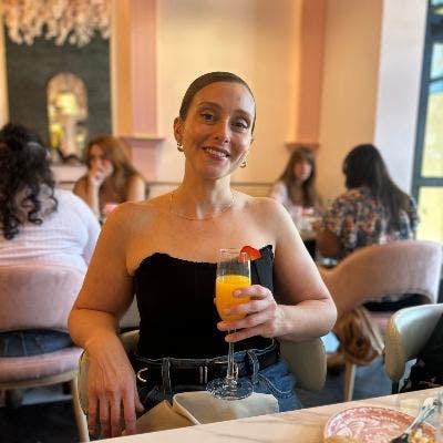 Hi! Im Kyra.   I’m originally from nyc an... Main Photo