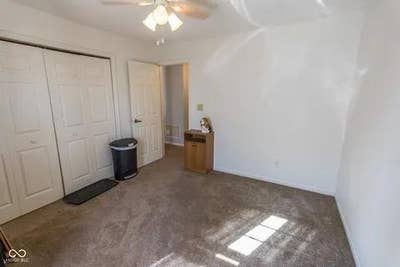 Simple Cozy Room  Main Photo