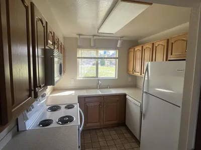 Large spacious private room with balcony  Main Photo