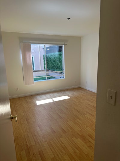 Room with Private Bath in Palms/Culver City Main Photo