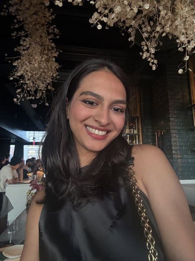 Professional Female seeks a small or large room Main Photo