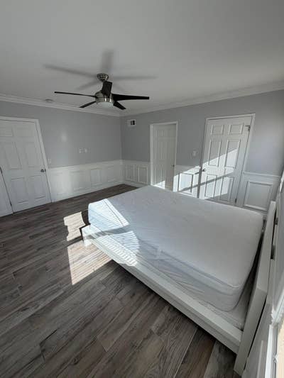 Spacious Master Bedroom with private entrance Main Photo