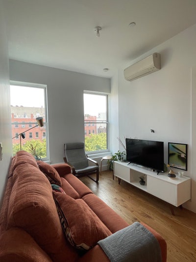 ☀️Super Sunny Room in Crown Heights Main Photo