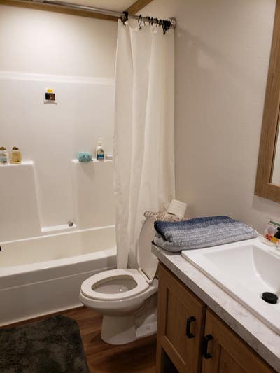 Room for rent, retired CEO Main Photo