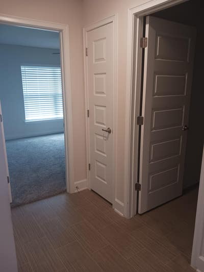 3-6 months lease-Shared living with landlord Main Photo