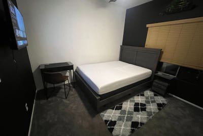 Private Room In Goodyear  Main Photo