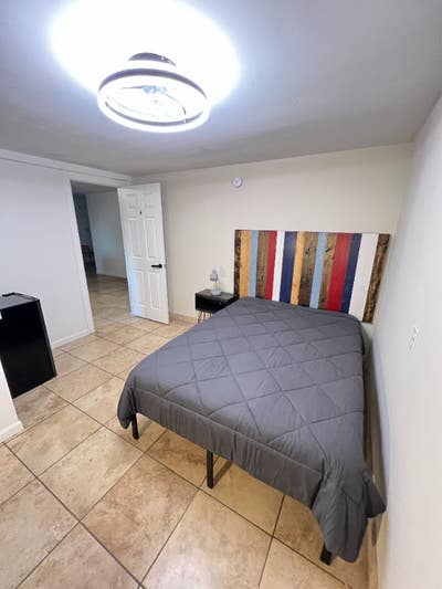Private Room Furnished in PhoenixMonth to Month w Main Photo