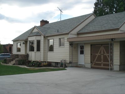 1 Room available for female single tenant Main Photo