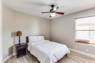Room Rental: Private Room in .5 Near Sea World  Main Photo