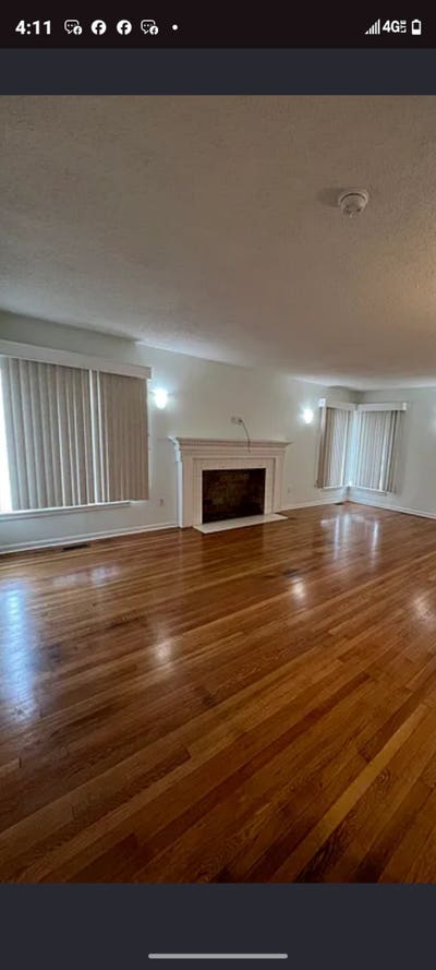 Single Professional Woman looking to rent a room Main Photo