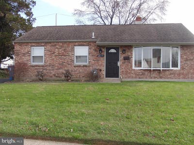 Room for rent in a 3 bedroom spacious rancher! Main Photo