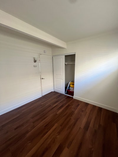 4th Street “Retro Row” 1 bed/ 1 shared bath Main Photo