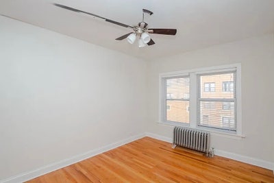 Looking for a roommate Main Photo