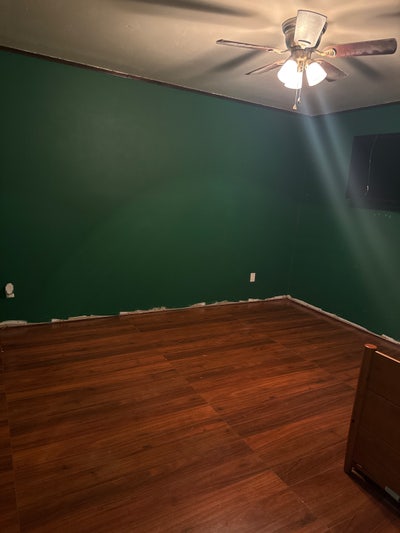 Looking for a roommate  Main Photo