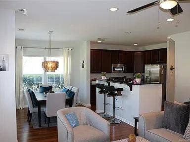 Spacious room in a beautifu townhouse  Main Photo