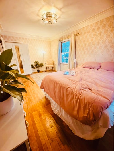Private Room In Gorgeous Craftsaman hOme Main Photo