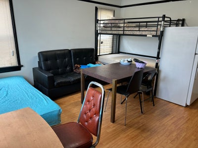 Spacious Furnished Room w/ Parking — Koreatown, LA Main Photo