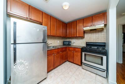 #262 Conveniently located 4 bedroom in Bedstuy Bro Main Photo
