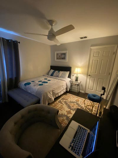  Grey room Main Photo