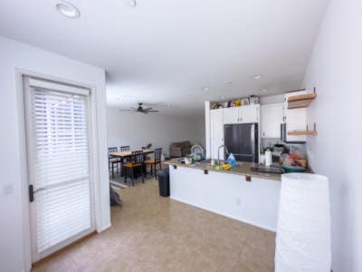 Seeking working professional or student for ROOM f Main Photo