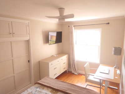 Clean Modern Room in House - Excellent Location Main Photo