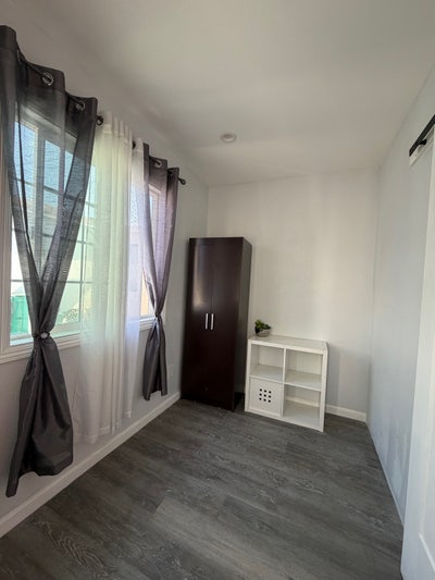 Small Room For Rent Main Photo