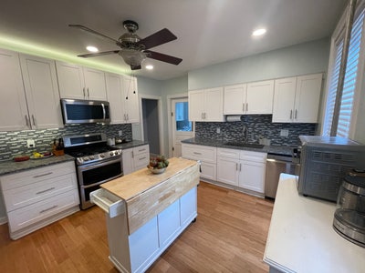 Room in newly renovated house Main Photo