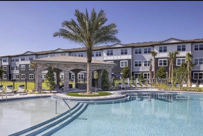 Looking for a roommate in a 2/2 apartment  Main Photo