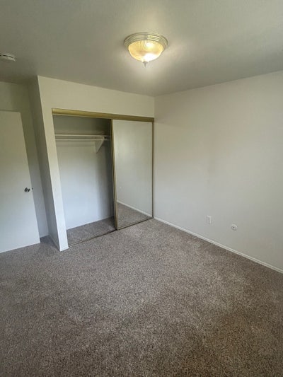 ISO third roommate Main Photo