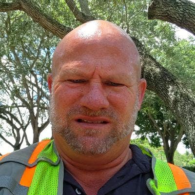 Professional Male seeks a small or large room Main Photo