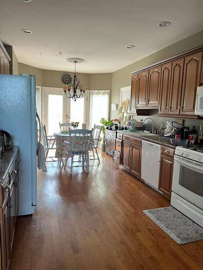 Looking for a female roommate Main Photo