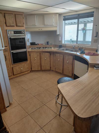 Spare bedroom and bathroom for rent Main Photo